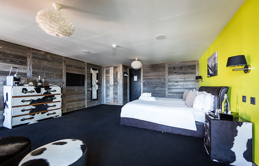 Superior room with balcony bedroom at the Hotel Farinet